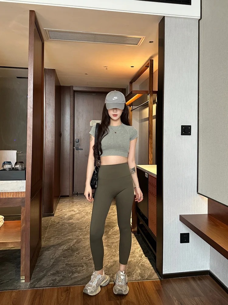 High-waisted Yoga Trousers, Hip-lifting, Tight-fitting Running Sports Outer Wear, Slimming Fitness Nine-point Leggings Pants