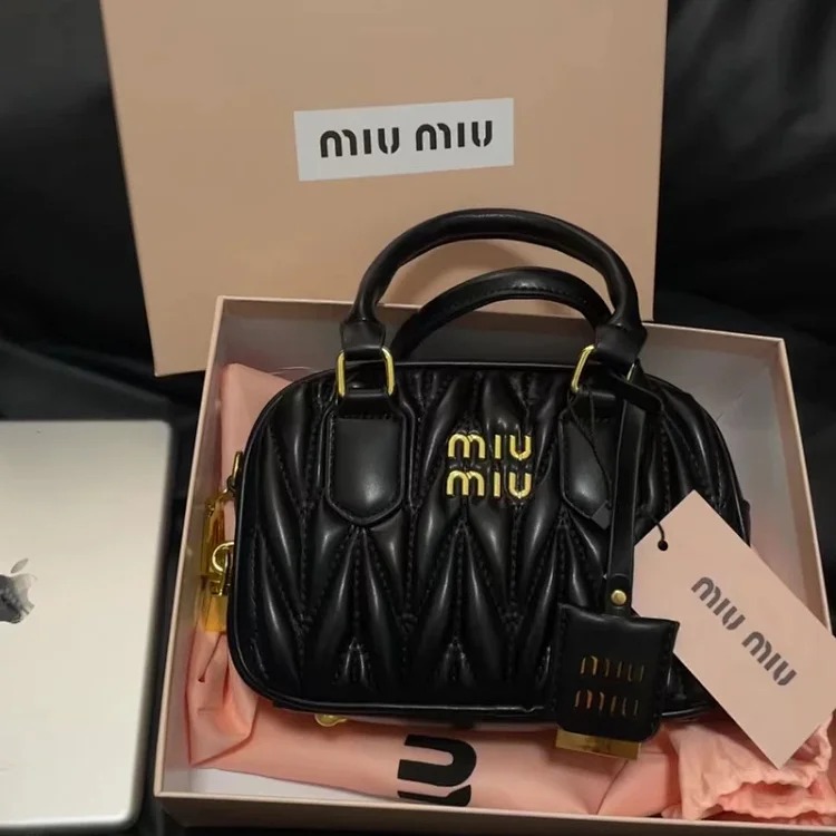 miu lambskin pleated bowling ball Boston daughter carries a small square bag versatile one-shoulder cross-body for women