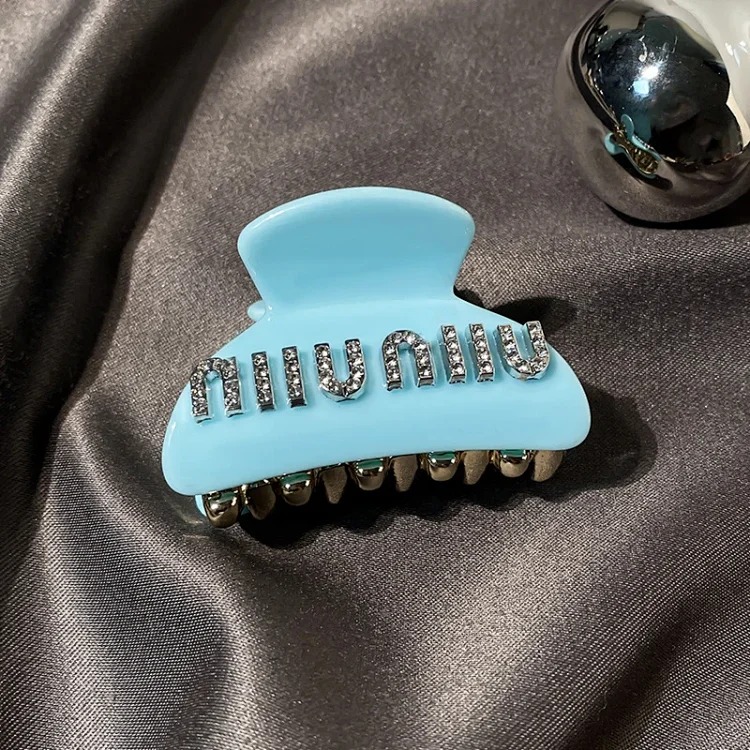 Hairpin ~ Feel the Back of the Head To Grab the Letter Clip