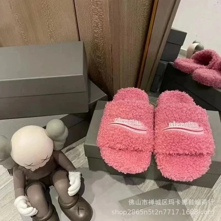 Women's furry slippers 2024 new style letter embroidered thick sole lamb