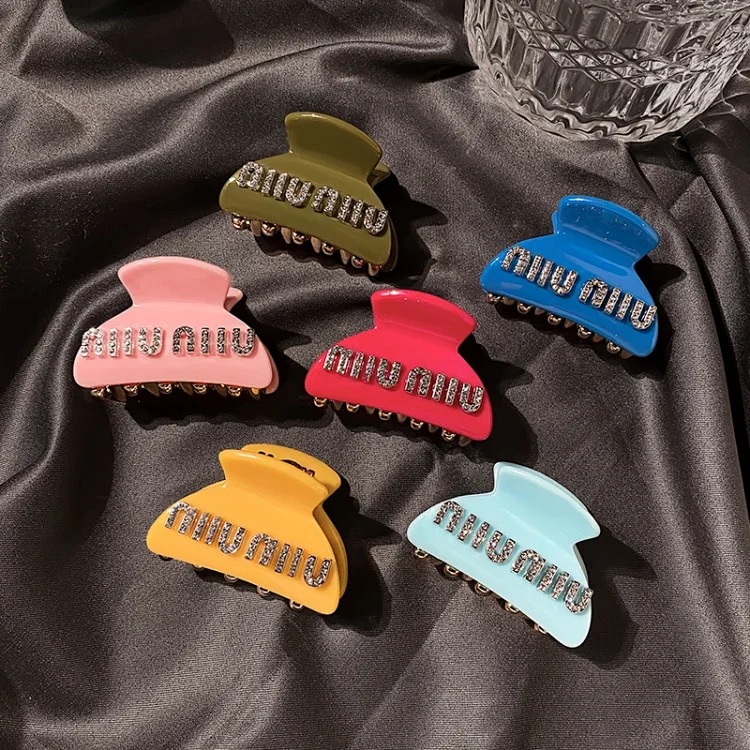 Hairpin ~ Feel the Back of the Head To Grab the Letter Clip