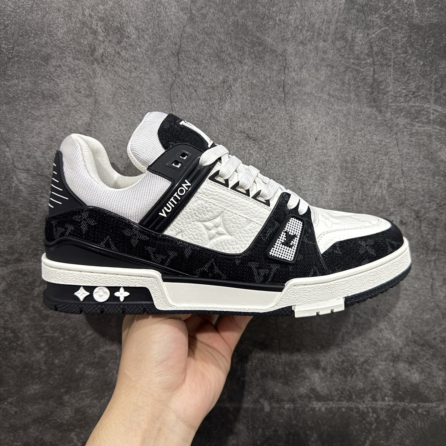 Louis Vuitton Trainer Sneaker T538004