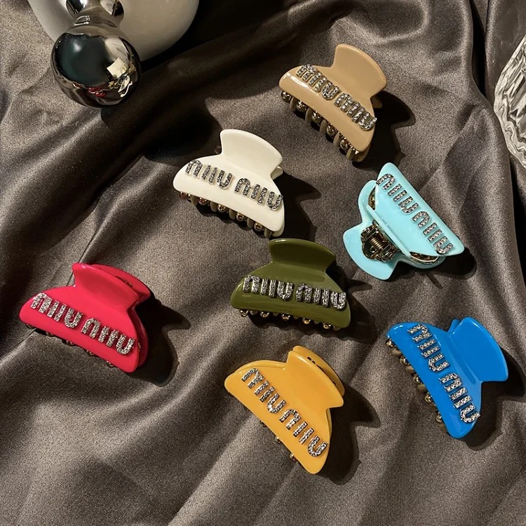 Hairpin ~ Feel the Back of the Head To Grab the Letter Clip