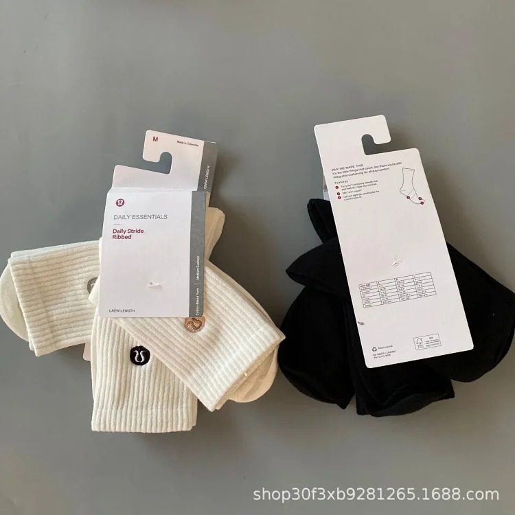 Lululemon Lulu Lulu Embroidered Logo Four Seasons Mid-high-high Solid Color Socks Three Pairs of