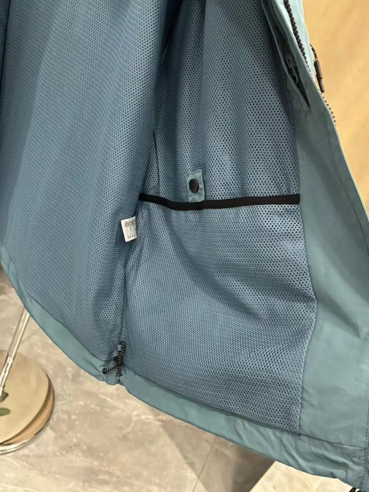 LACOSTE Crocodile Hooded Workwear Jacket Is Easy To Wear for Outdoor Leisure and