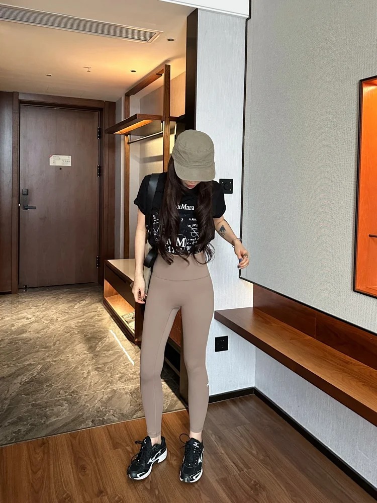 High-waisted Yoga Trousers, Hip-lifting, Tight-fitting Running Sports Outer Wear, Slimming Fitness Nine-point Leggings Pants