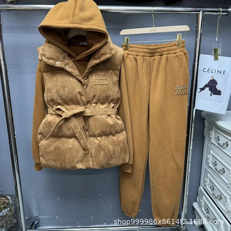 Three-piece Set of Vest, Versatile for + Fleece Sweatshirt 24 Casual + Suede