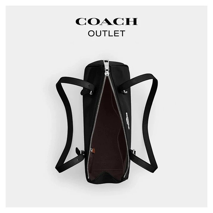 Coach Classic Baguette Bag with Shiny Leather Design for Underarm Bag