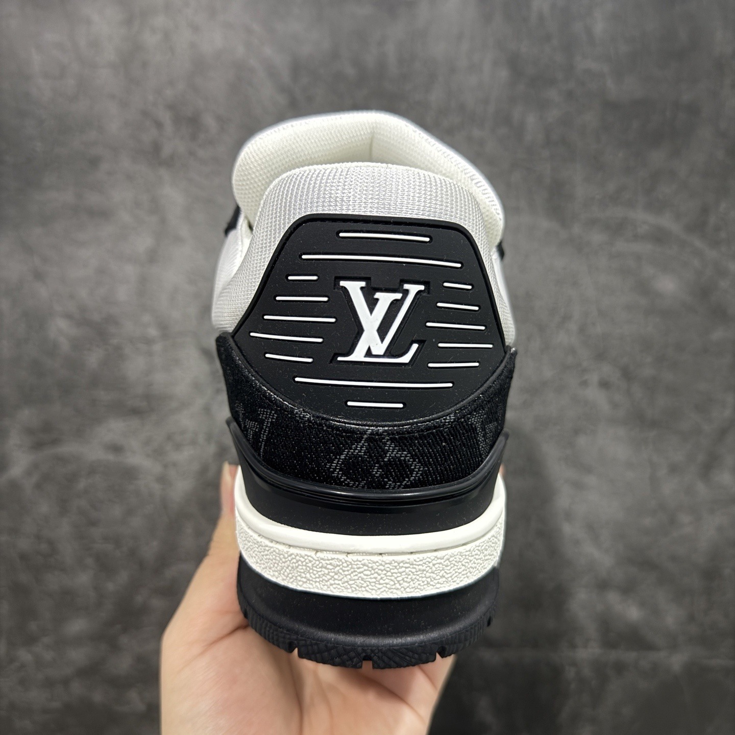 Louis Vuitton Trainer Sneaker T538004