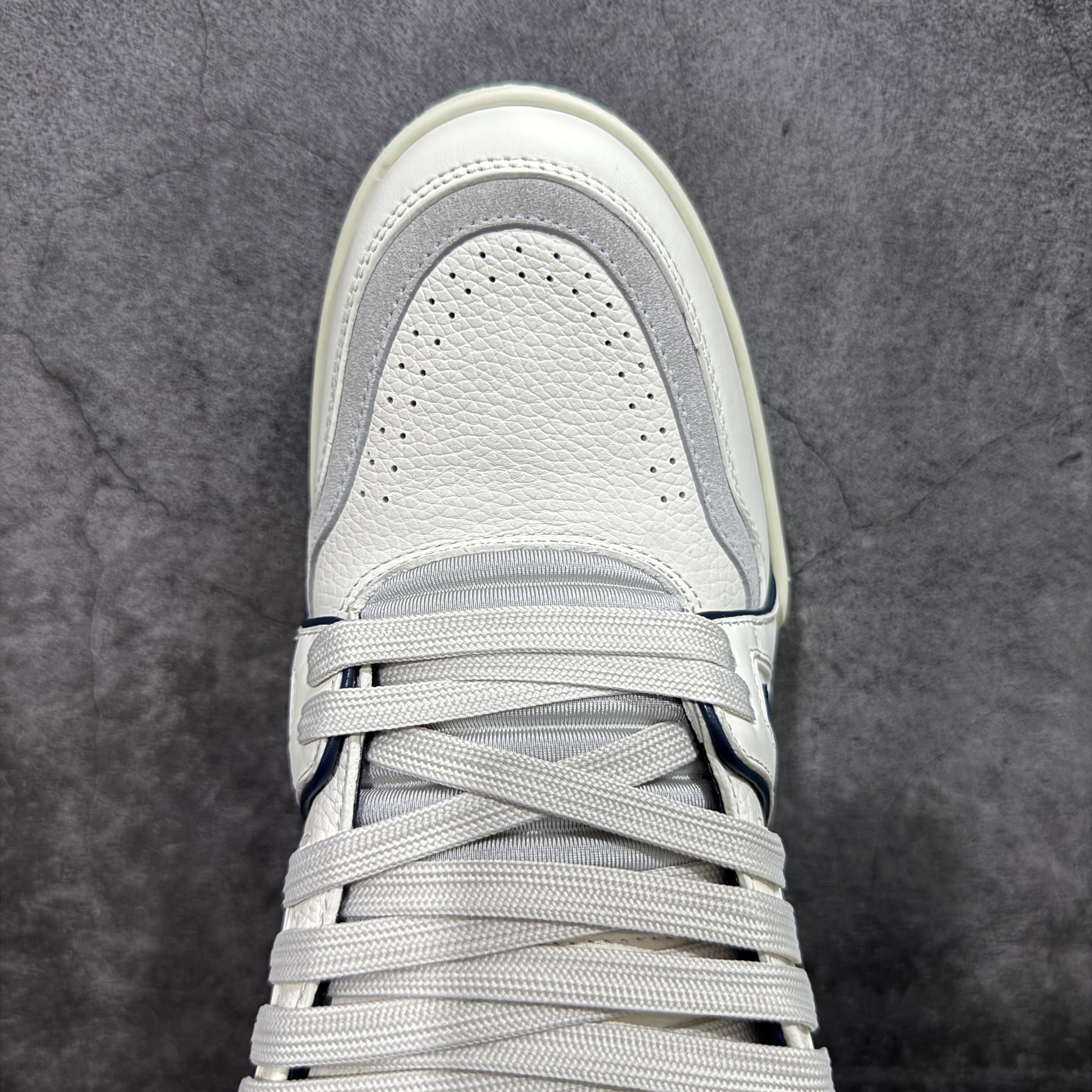 Louis Vuitton Trainer Sneaker T538006