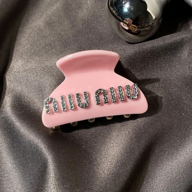 Hairpin ~ Feel the Back of the Head To Grab the Letter Clip