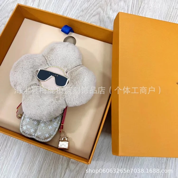 薇薇安挂件公仔太阳花毛绒公仔包包饰品汽车钥匙扣卡通挂件 product image