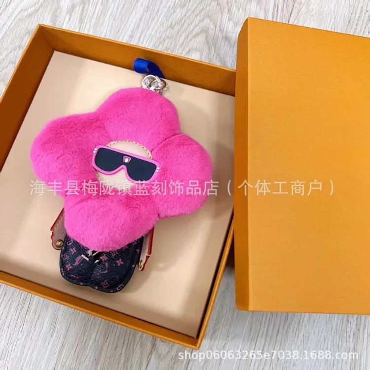 薇薇安挂件公仔太阳花毛绒公仔包包饰品汽车钥匙扣卡通挂件 product image