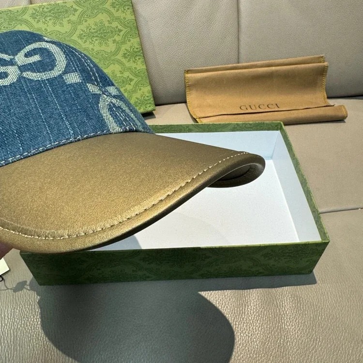 Fashionable baseball cap