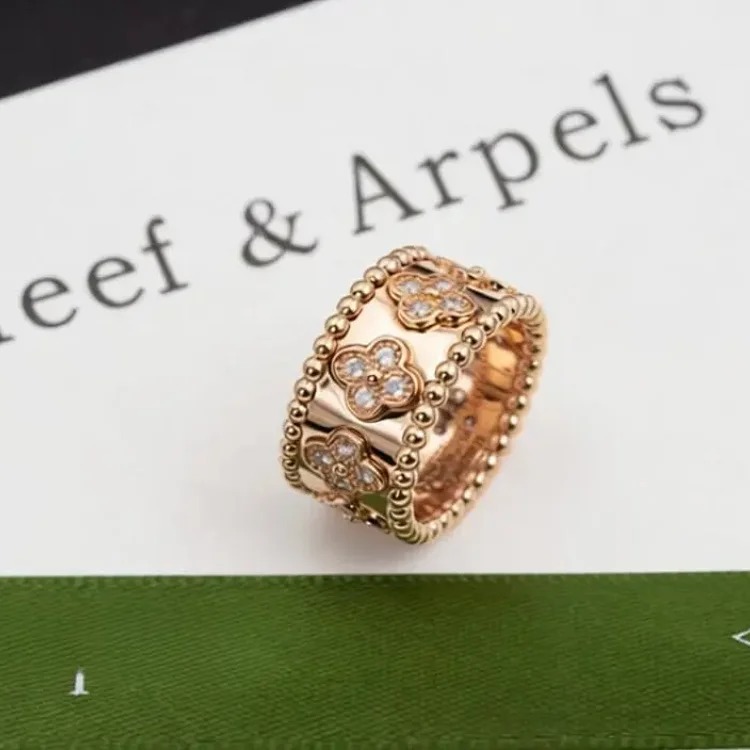 Versatile Classic Gold Ring