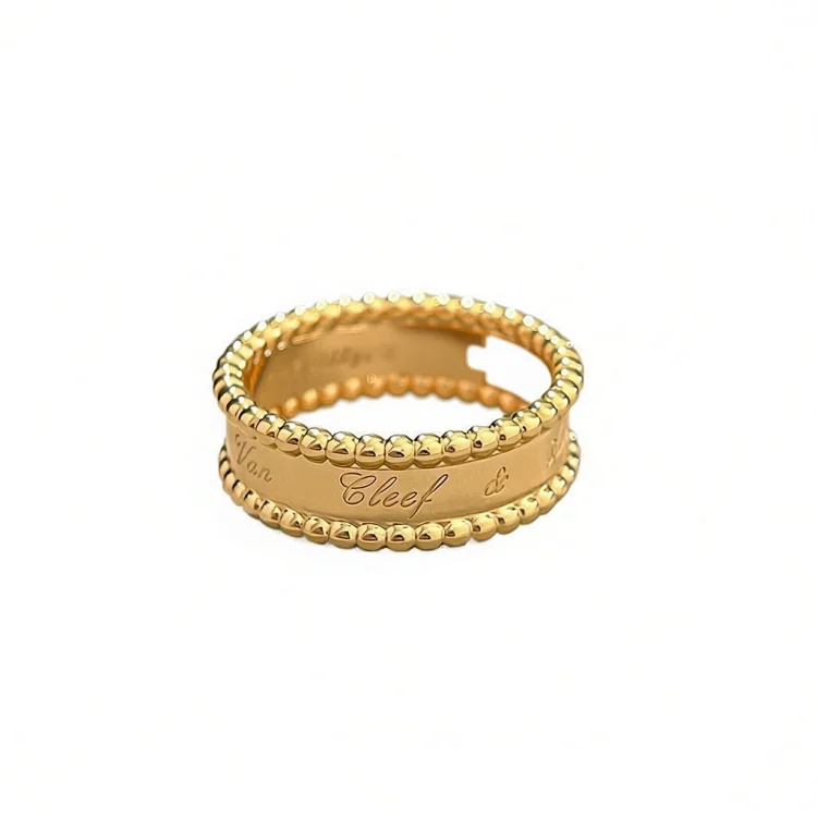 Versatile Classic Gold Ring