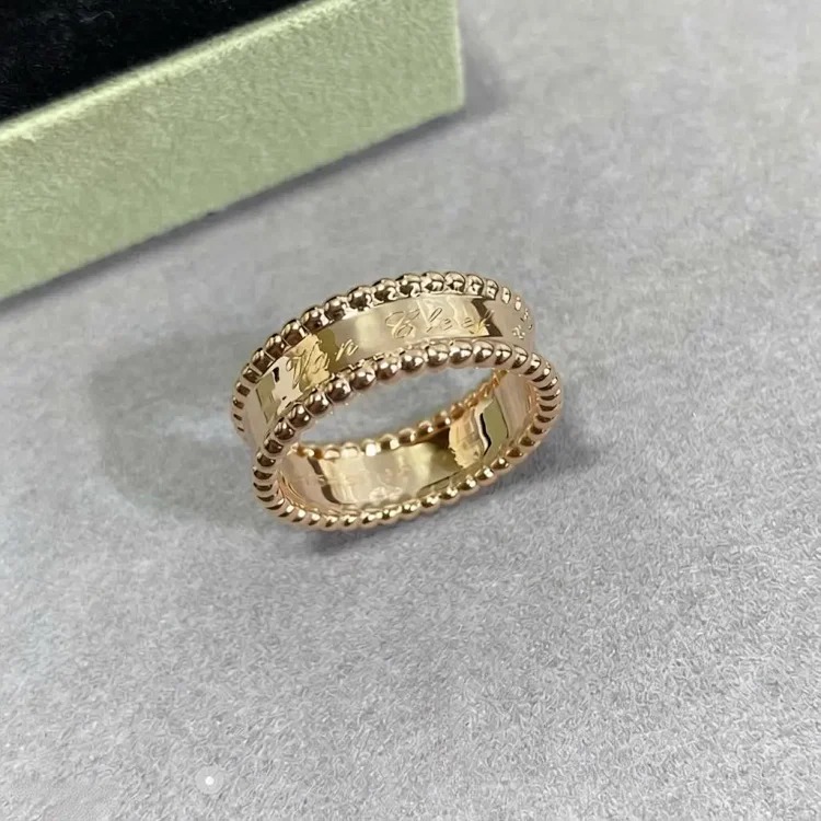 Versatile Classic Gold Ring