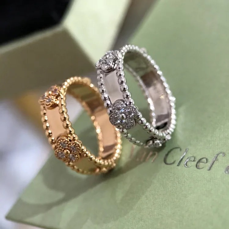 Versatile Classic Gold Ring