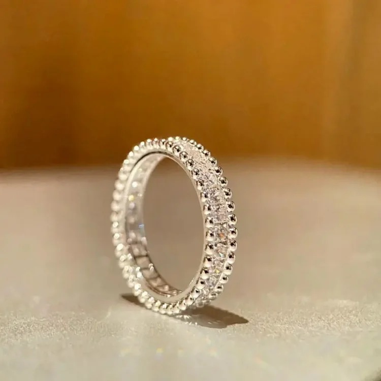 Versatile Classic Gold Ring