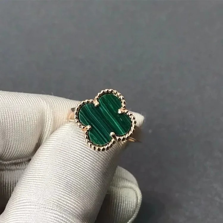 E-1 Different jewelry expresses a different of you. (With gift box packaging)