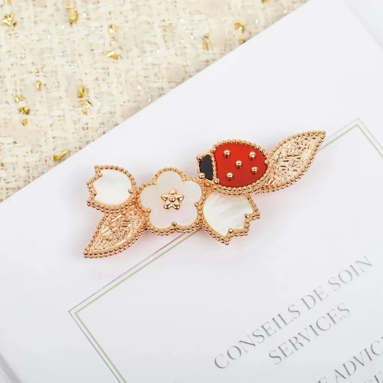 E-1 Different jewelry expresses a different of you. (With gift box packaging)