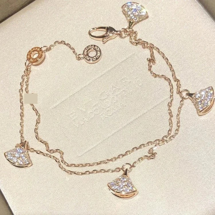 E-1 Different jewelry expresses a different of you. (With gift box packaging)