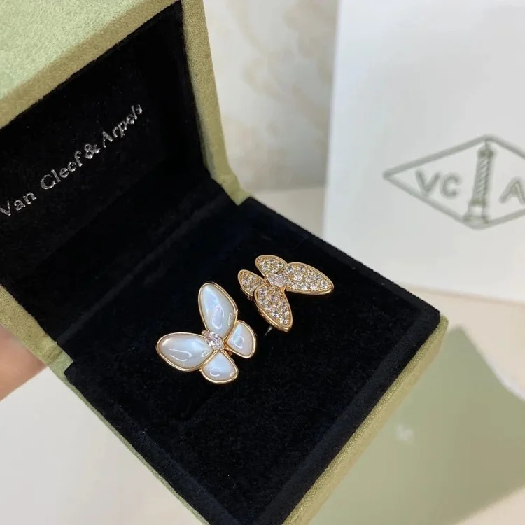 E-1 Different jewelry expresses a different of you. (With gift box packaging)