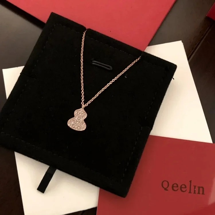 E-1 Different jewelry expresses a different of you. (With gift box packaging)