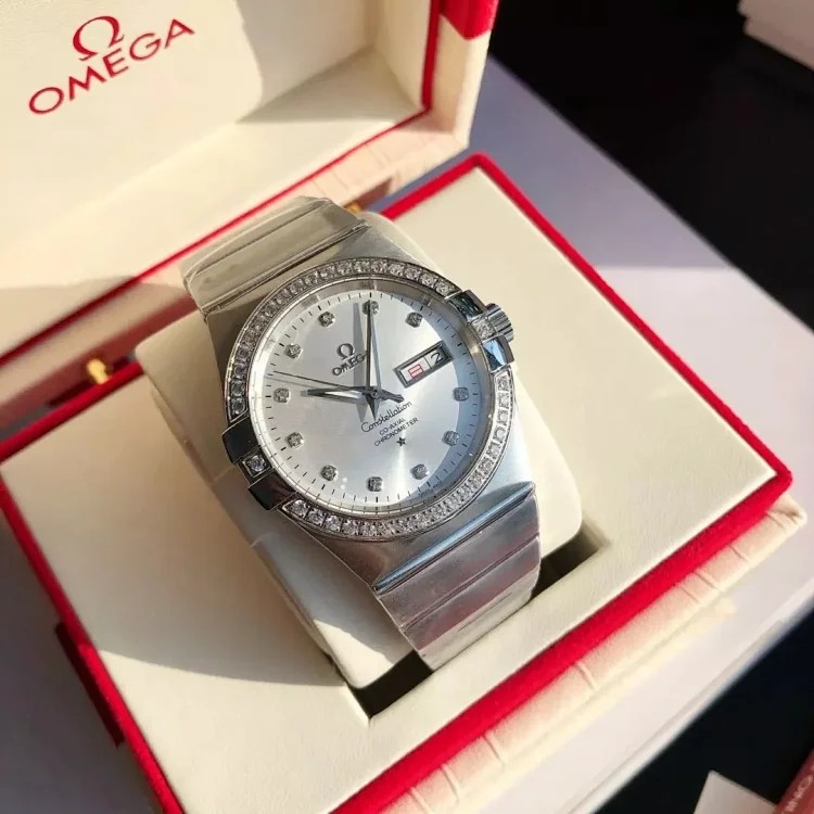 m8￥600 Fashionable and versatile watch