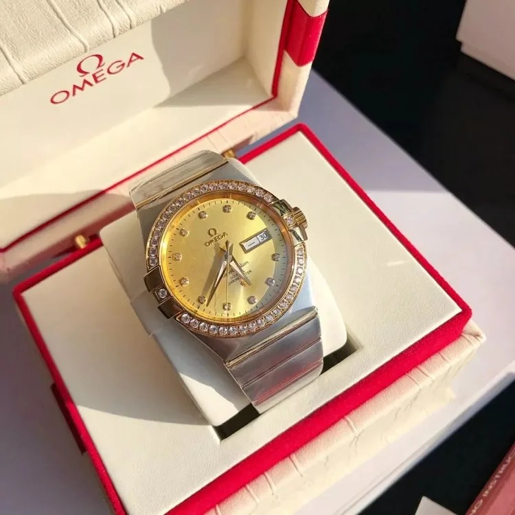 m8￥600 Fashionable and versatile watch