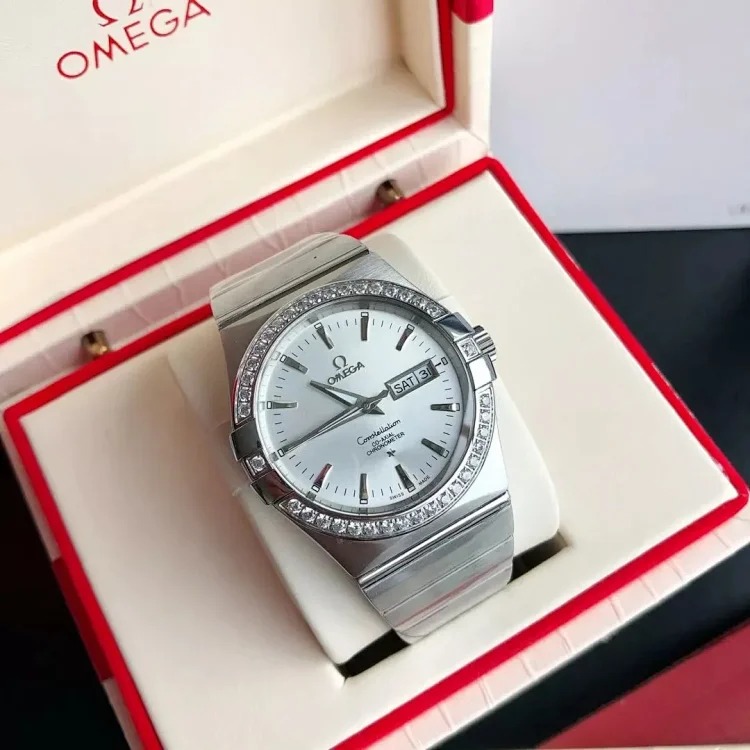 m8￥600 Fashionable and versatile watch