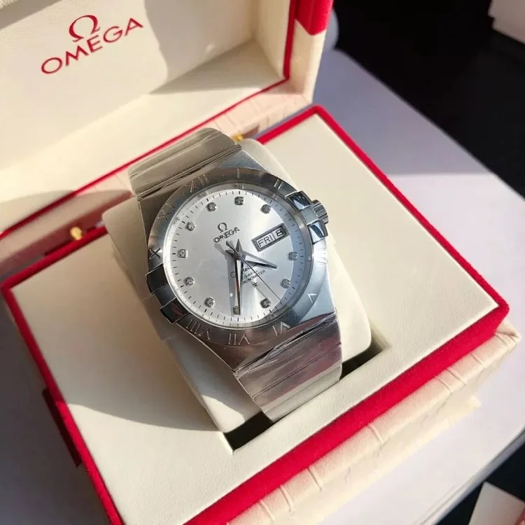 m8￥600 Fashionable and versatile watch