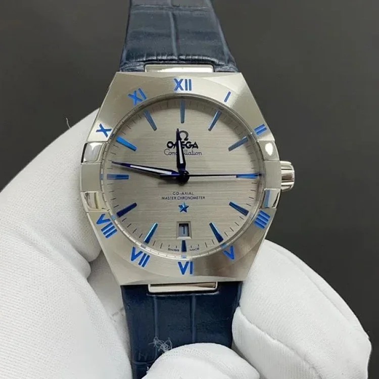m8￥600 Fashionable and versatile watch