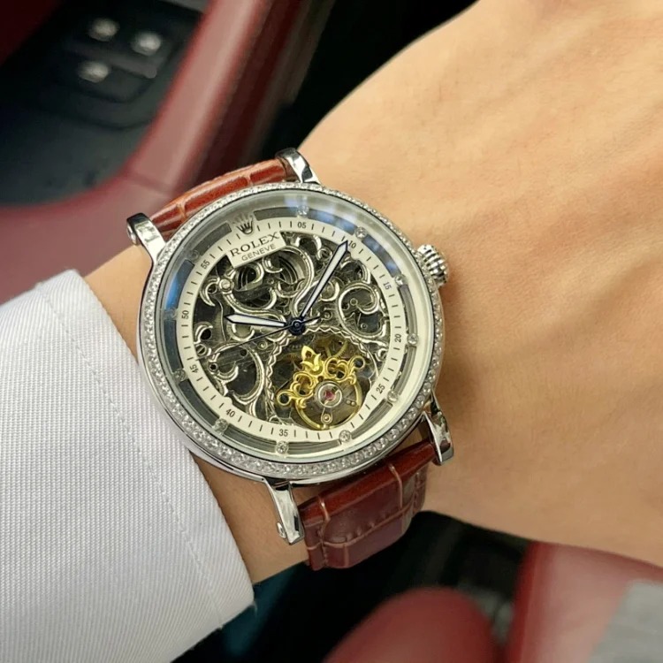 Classic big-name watch-1-CY