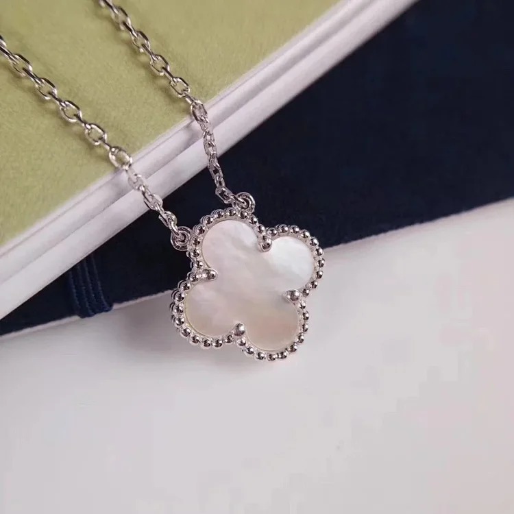 Every necklace of E-1 will make your heart beat. (Van Cleef & Arpels) (with gift box packaging)