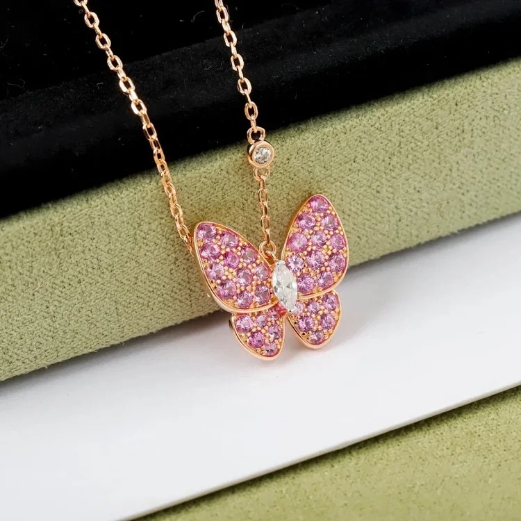 Every necklace of E-1 will make your heart beat. (Van Cleef & Arpels) (with gift box packaging)