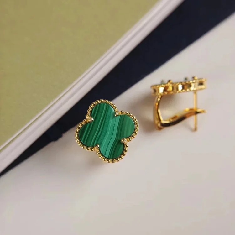 Every necklace of E-1 will make your heart beat. (Van Cleef & Arpels) (with gift box packaging)