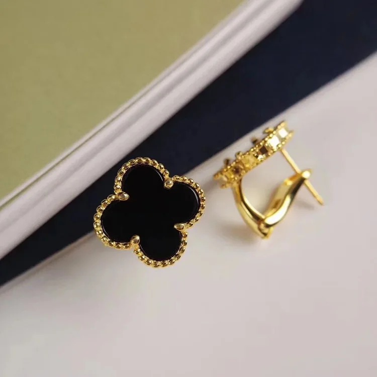 Every necklace of E-1 will make your heart beat. (Van Cleef & Arpels) (with gift box packaging)