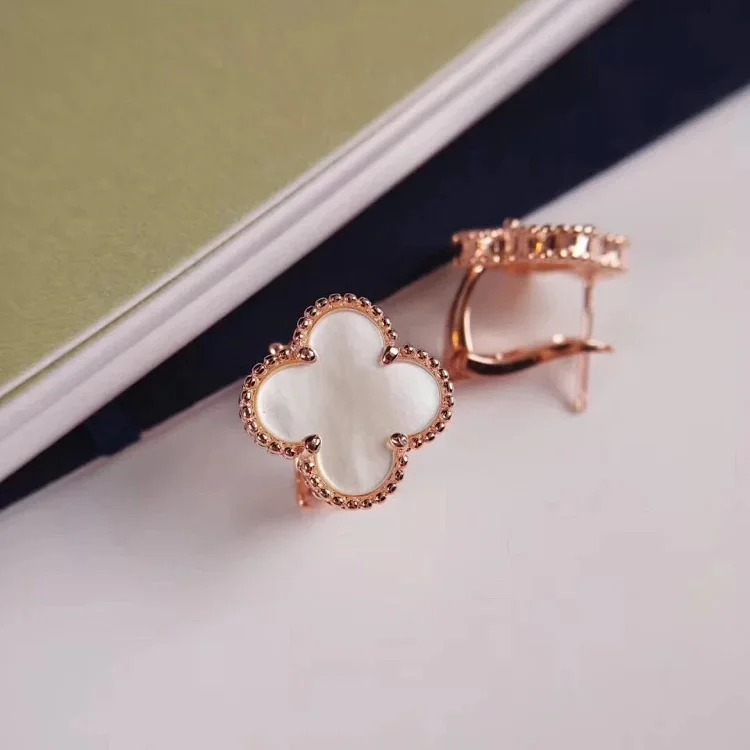 Every necklace of E-1 will make your heart beat. (Van Cleef & Arpels) (with gift box packaging)