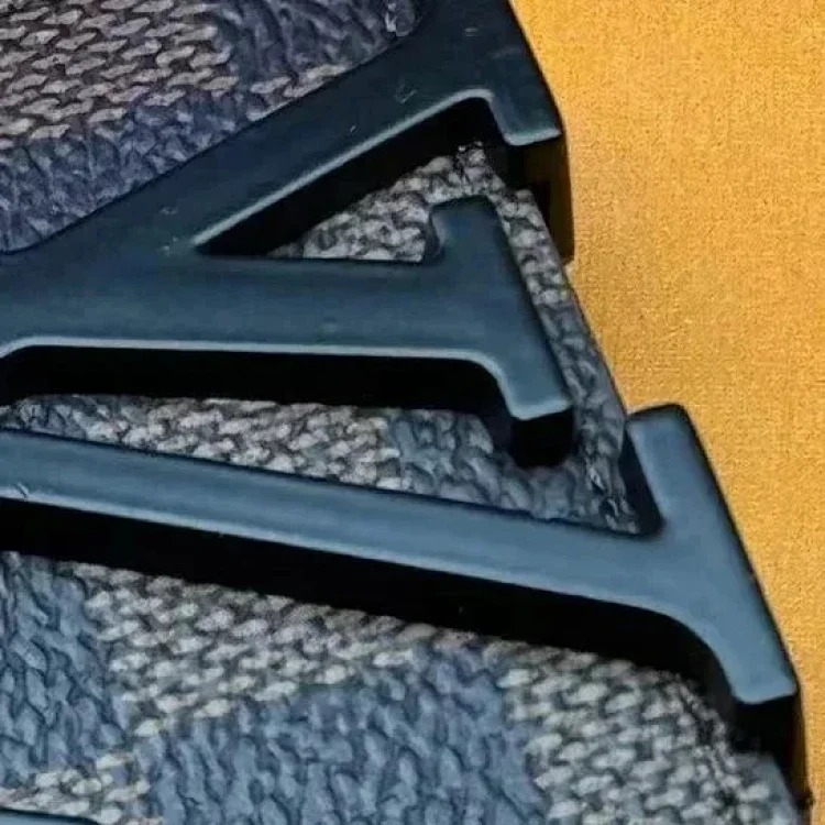 New L Men's Belt (not a quality issue
