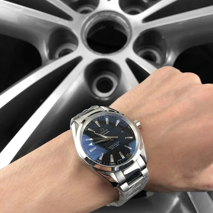 m12￥600 Fashionable and versatile watch