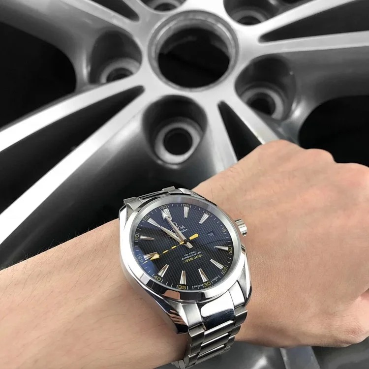 m12￥600 Fashionable and versatile watch