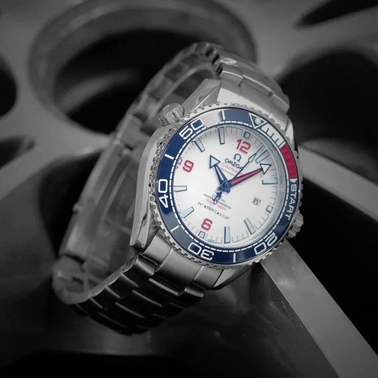 m12￥600 Fashionable and versatile watch