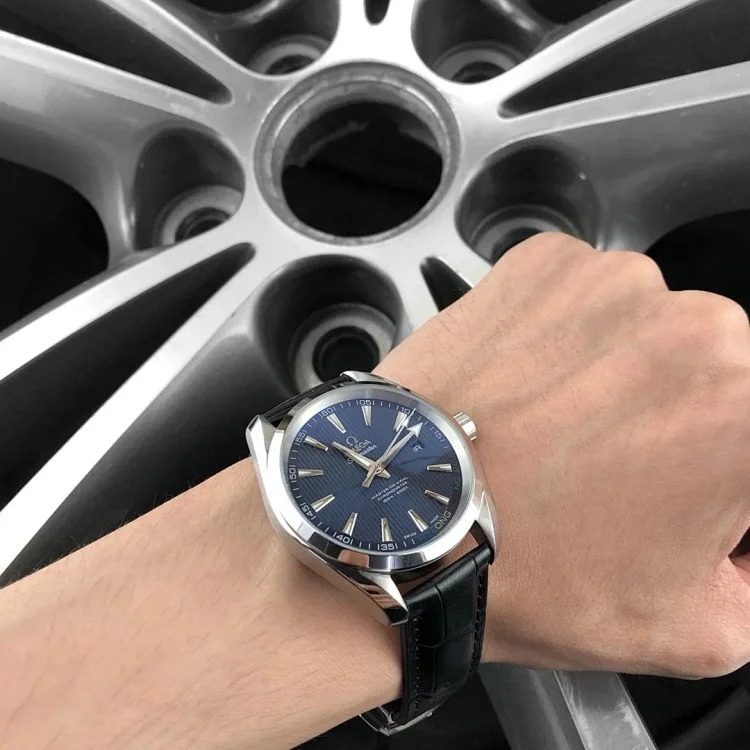 m12￥600 Fashionable and versatile watch