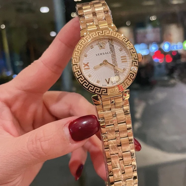 New Versace VERSACE GRECA ICON series, 36mm diameter, Greek key bezel, retro Roman rivet hour markers, three-dimensional texture, elegant and uninhibited