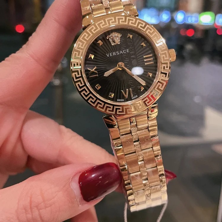New Versace VERSACE GRECA ICON series, 36mm diameter, Greek key bezel, retro Roman rivet hour markers, three-dimensional texture, elegant and uninhibited