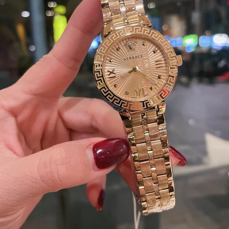New Versace VERSACE GRECA ICON series, 36mm diameter, Greek key bezel, retro Roman rivet hour markers, three-dimensional texture, elegant and uninhibited