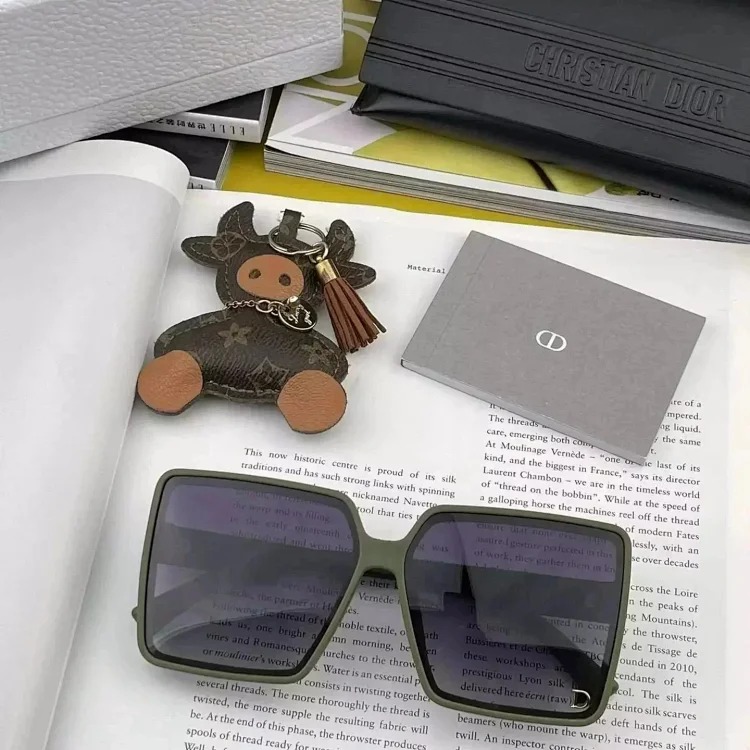 Fashionable and versatile sunglasses