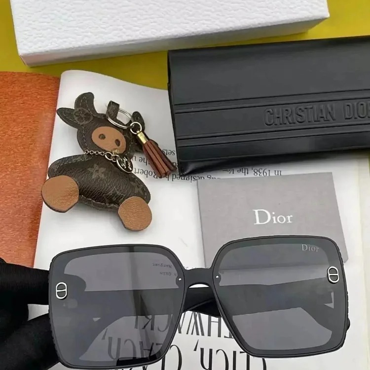Fashionable and versatile sunglasses