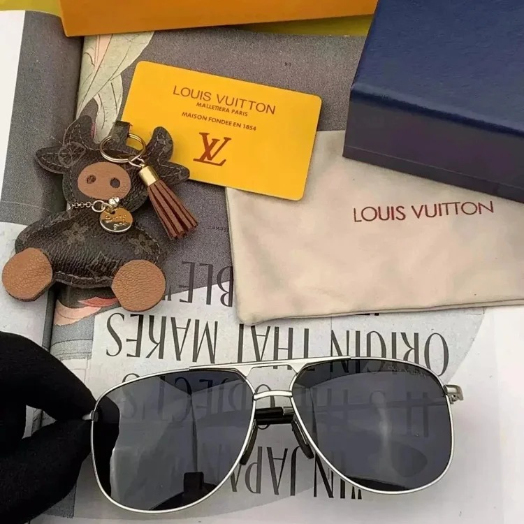 Fashionable and versatile sunglasses